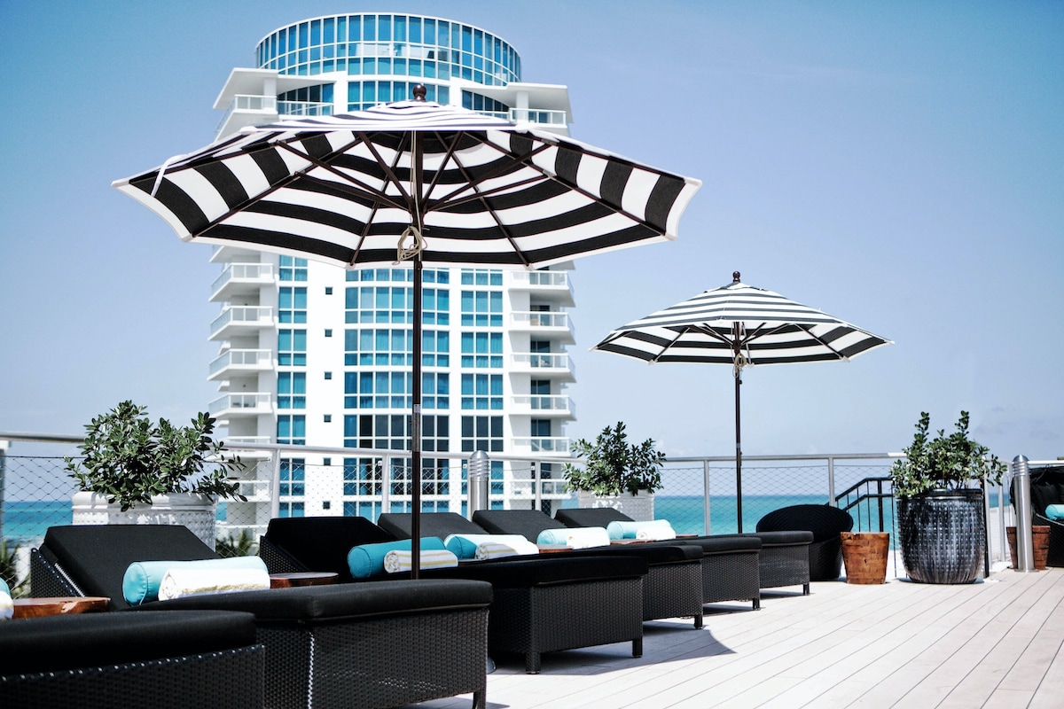 Upscale, 2 Queen Beds, Pool, Sundeck, Beach Across