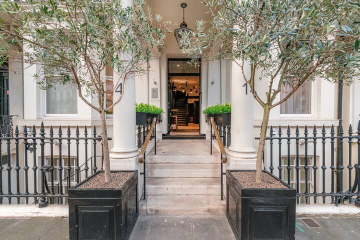 Knightsbridge Deluxe Two Bedroom Apartment gallery image 2