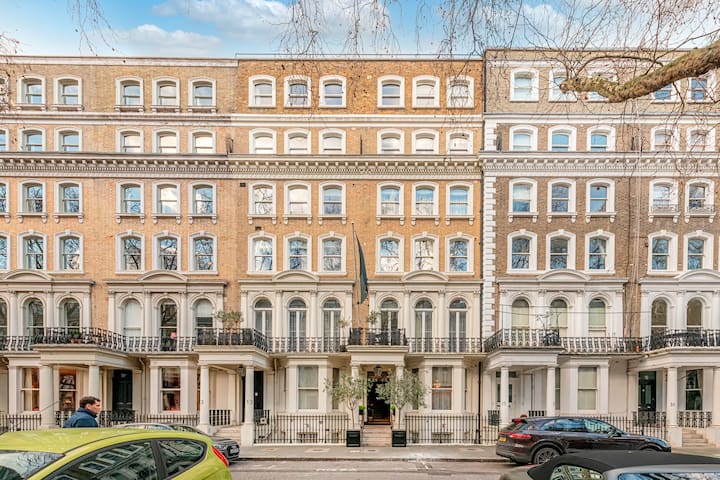 Knightsbridge Deluxe Two Bedroom Apartment