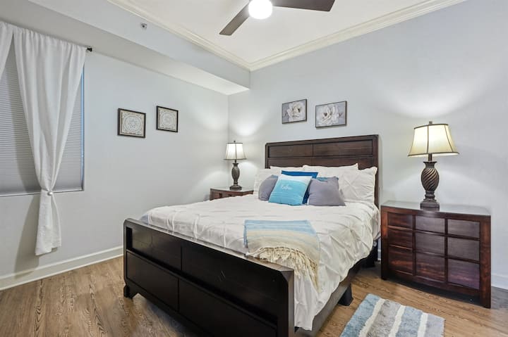 ห้องนอน 3 เตียงควีนไซส์สมาร์ททีวีห้องน้ำในตัวพร้อมทางเดิน