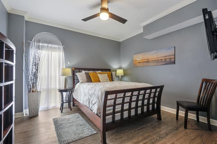 ห้องนอน 2 เตียงควีนไซส์สมาร์ททีวีห้องน้ำในตัวตู้เสื้อผ้าแบบวอล์คอินทีวีวิวทะเล