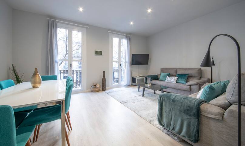 Four bedroom apartment in Calle Roselló-YouStylish gallery image 3