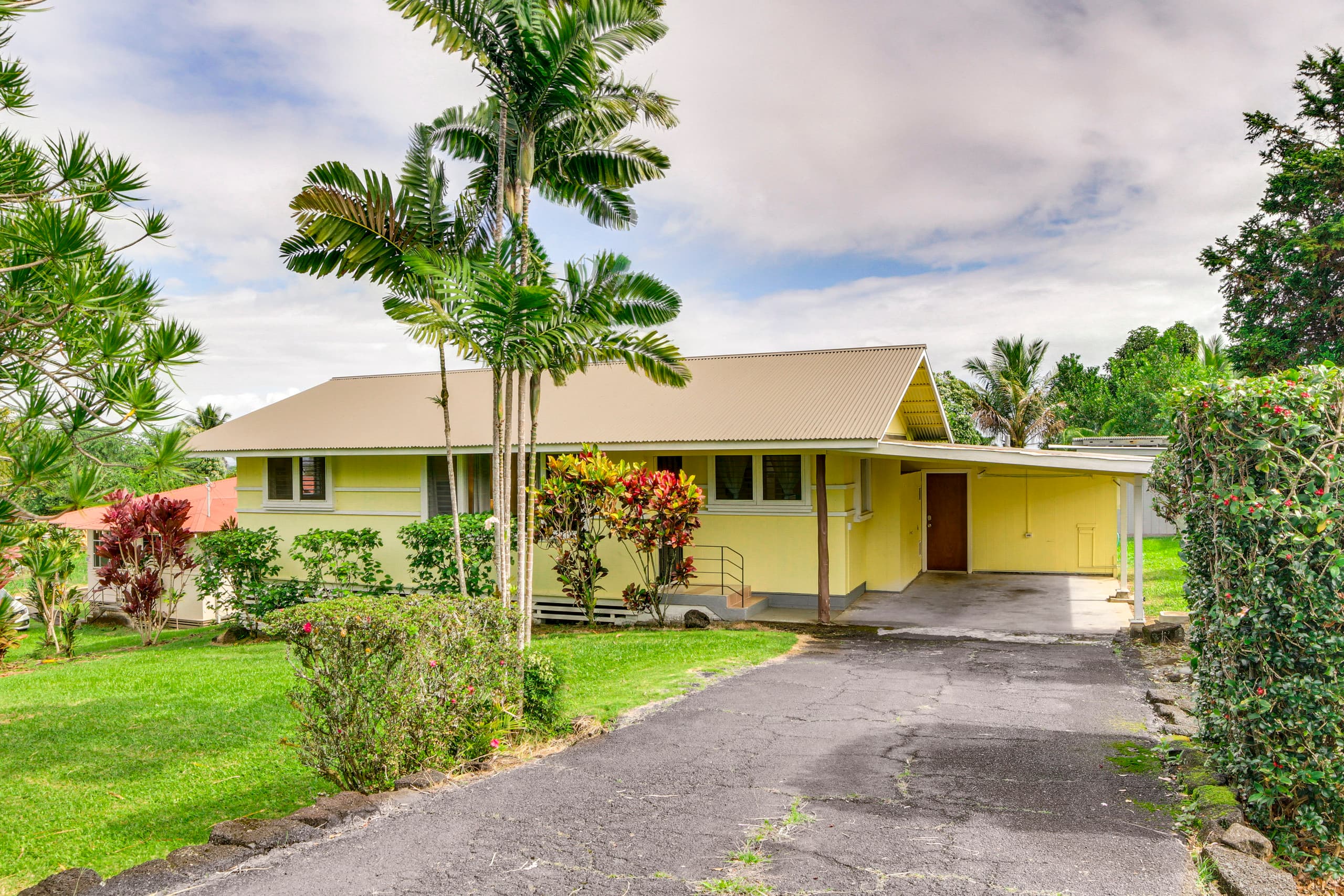 Home in Hilo · ★4.66 · 3 bedrooms · 3 beds · 2 shared baths - Image 31