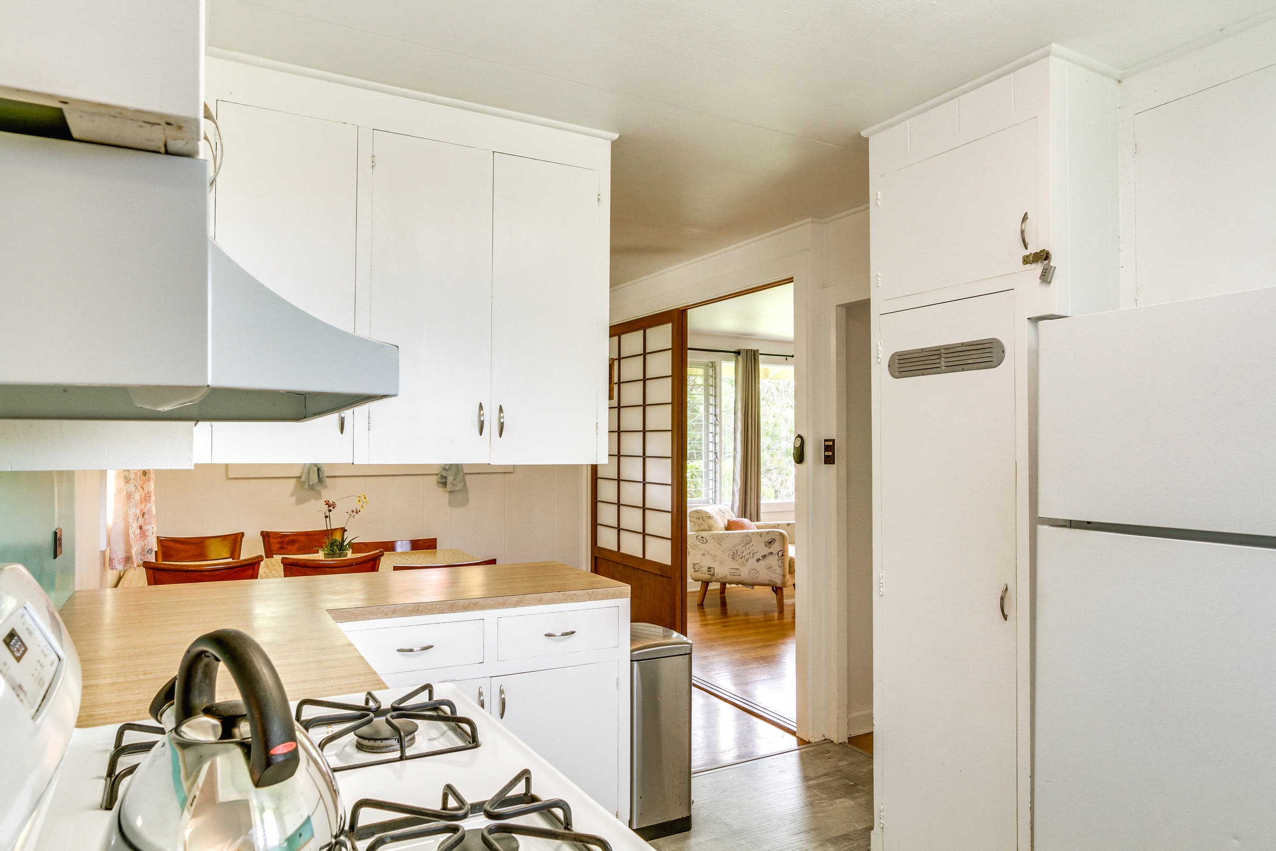 Home in Hilo · ★4.66 · 3 bedrooms · 3 beds · 2 shared baths - Image 8