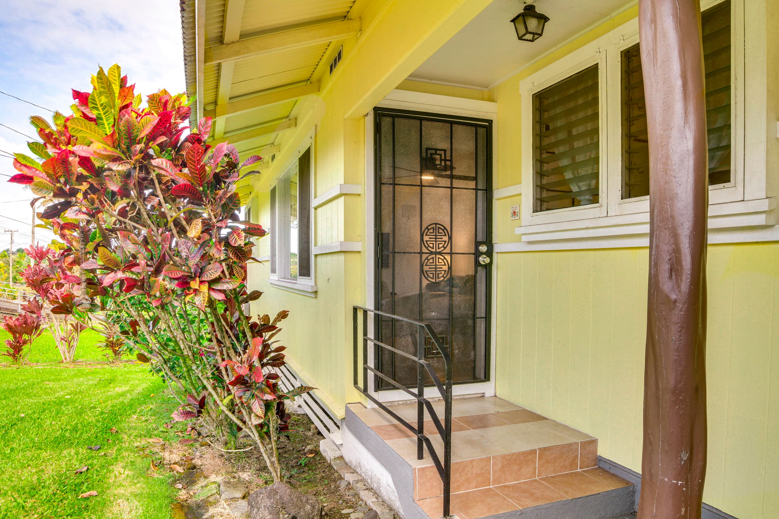 Home in Hilo · ★4.66 · 3 bedrooms · 3 beds · 2 shared baths - Image 29