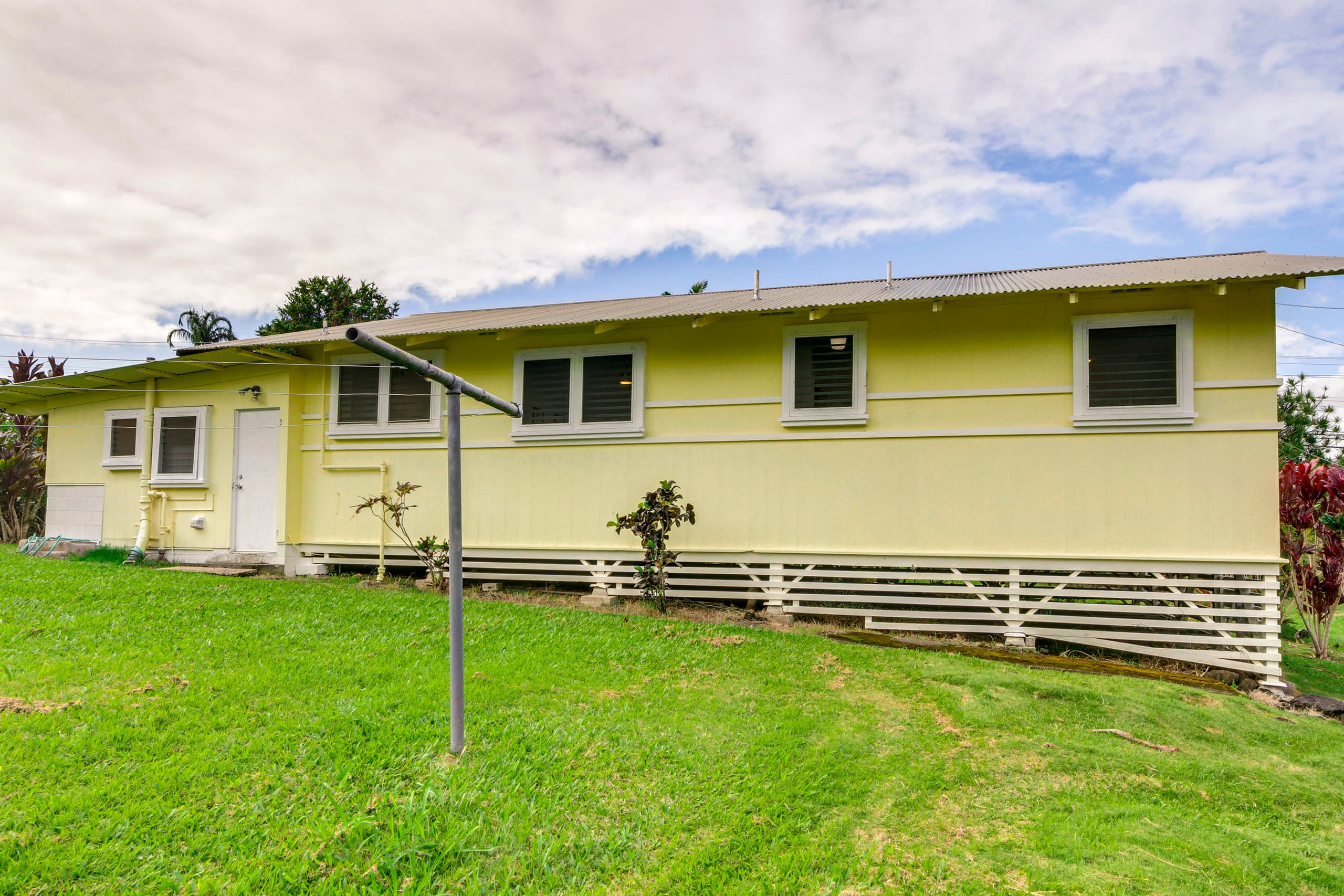 Home in Hilo · ★4.66 · 3 bedrooms · 3 beds · 2 shared baths - Image 23