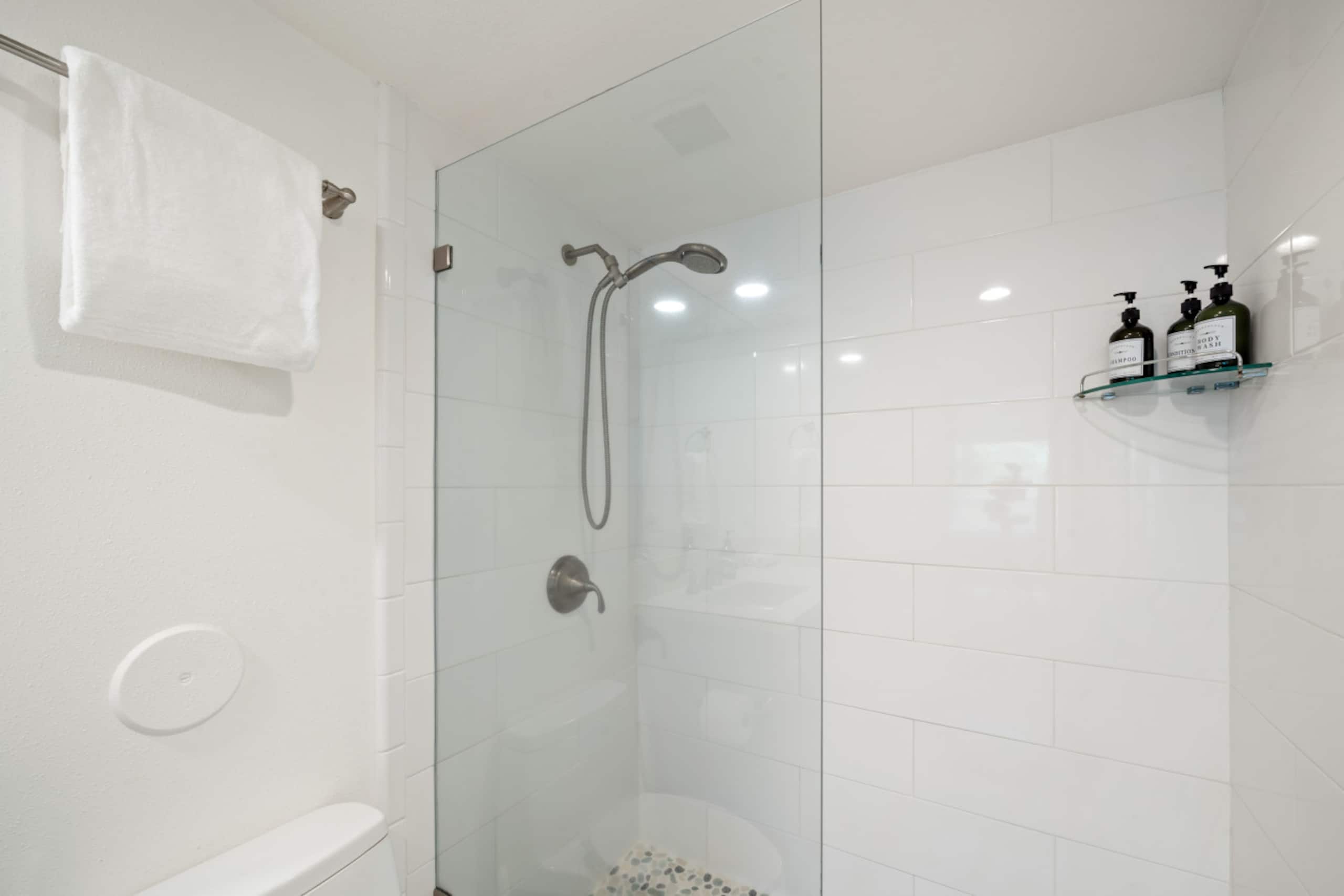 Condo in Kihei · ★4.96 · 1 bedroom · 2 beds · 1 private bath - Image 23