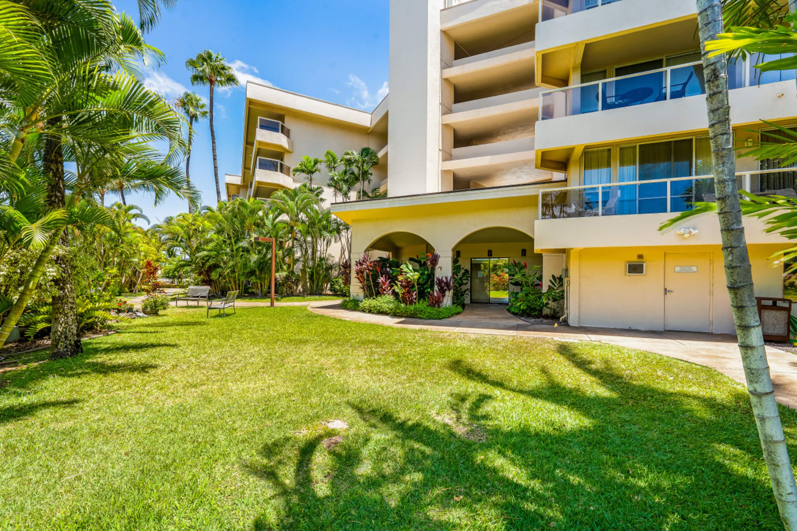 Condo in Kihei · ★4.96 · 1 bedroom · 2 beds · 1 private bath - Image 27