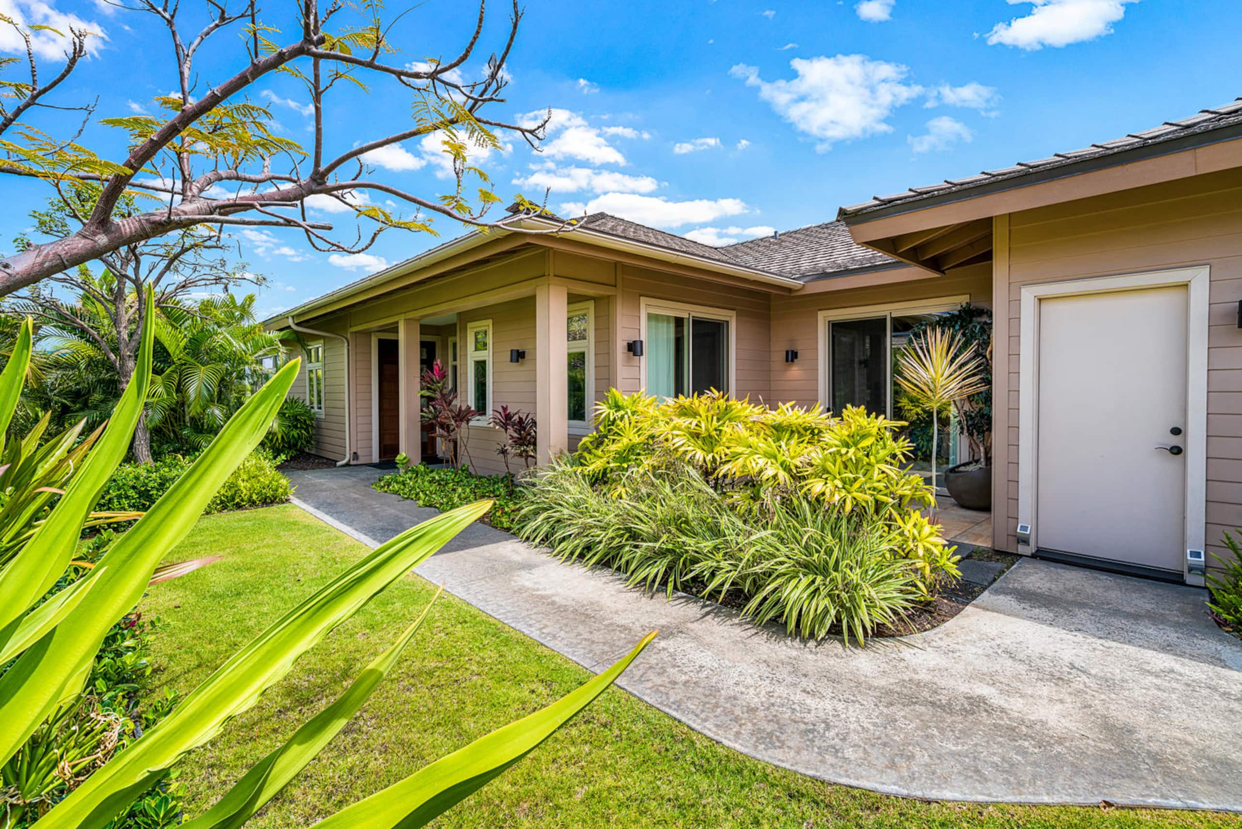 Home in Waimea · ★4.82 · 3 bedrooms · 4 beds · 2.5 baths - Image 4