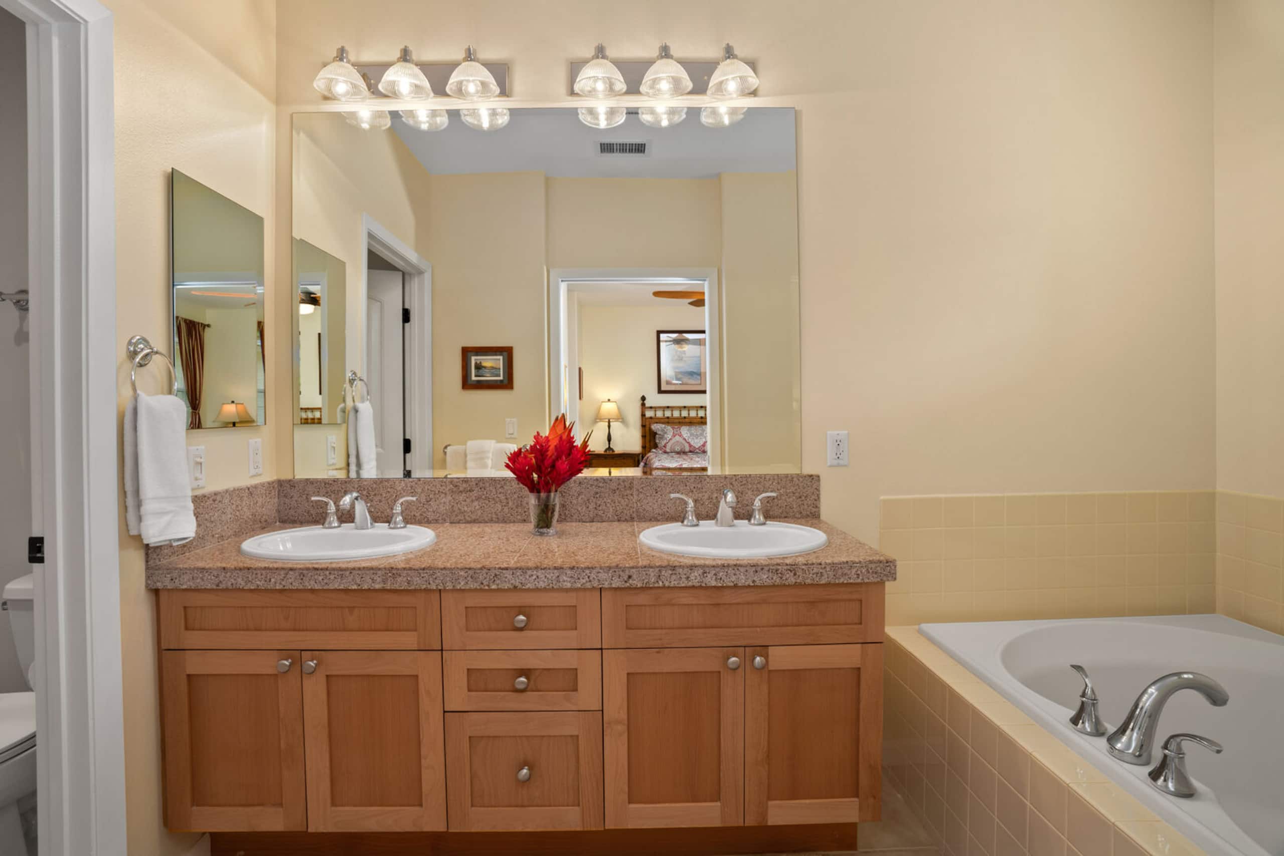 Townhouse in Princeville · ★4.88 · 3 bedrooms · 3 beds · 2.5 baths - Image 10