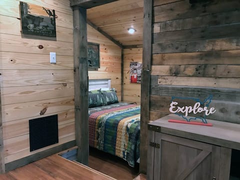 Smoky Mtn Hot Tub Loft for Two