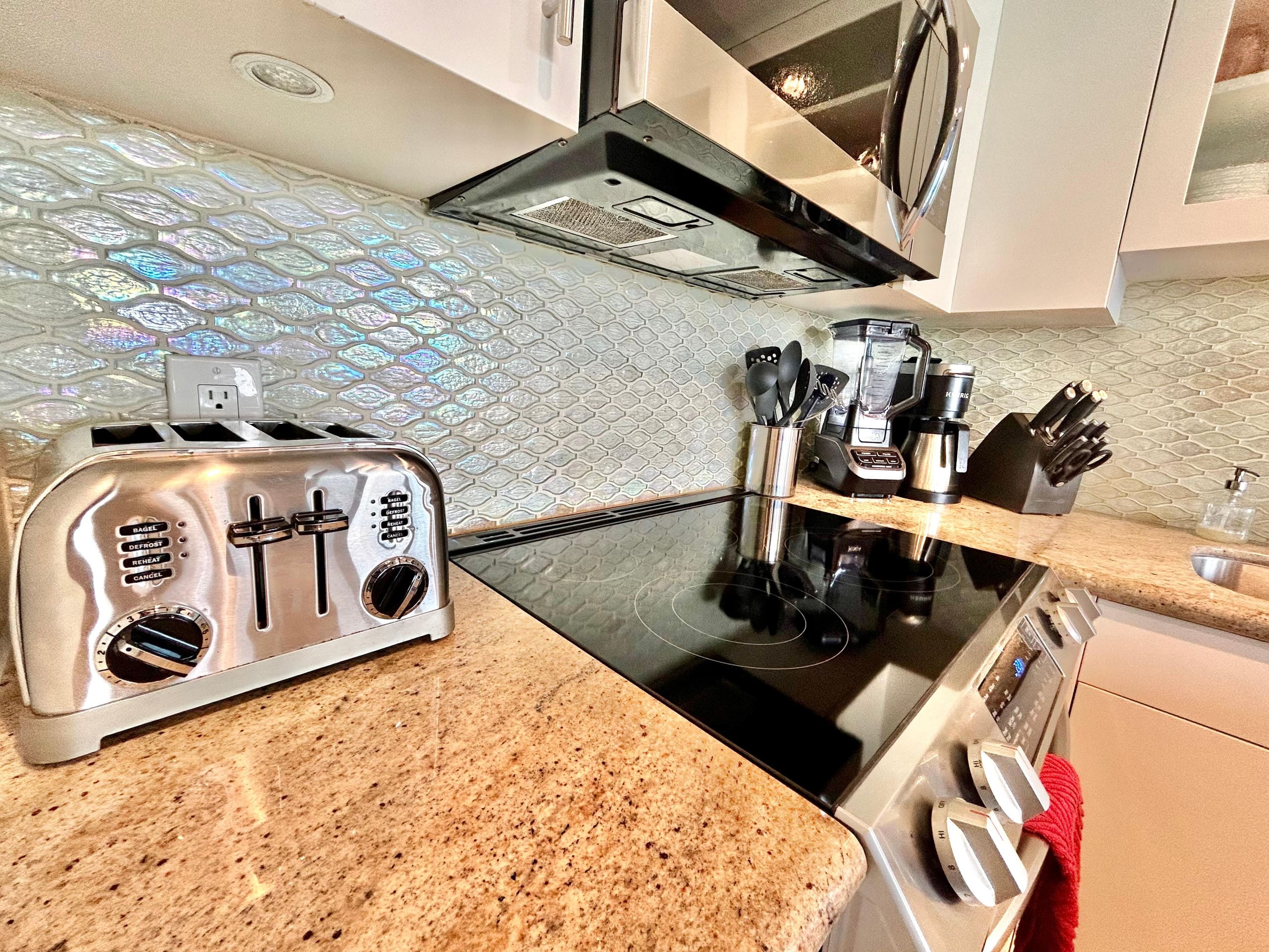Condo in Lahaina · ★4.93 · 3 bedrooms · 4 beds · 3 private baths - Image 43