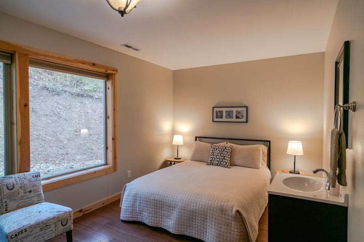 جناح الضيوف 3، سرير كوين، سرير بطابقين، حوض إضافي لراحتك