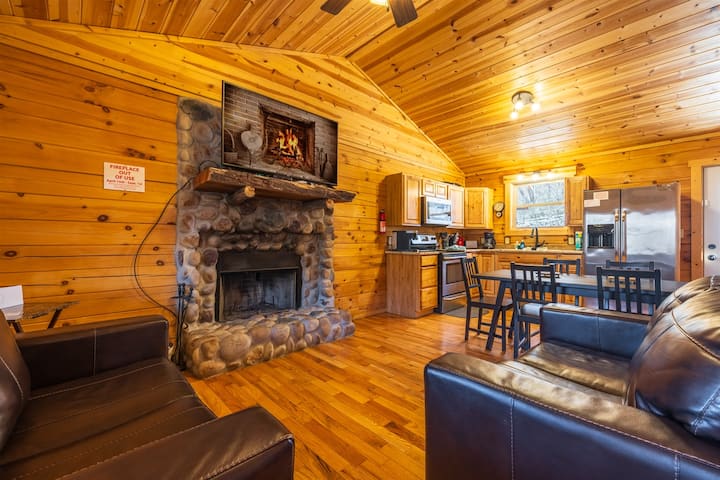 Little Pine Cabin on Big Pine Rd - Cabins for Rent in Logan, Ohio