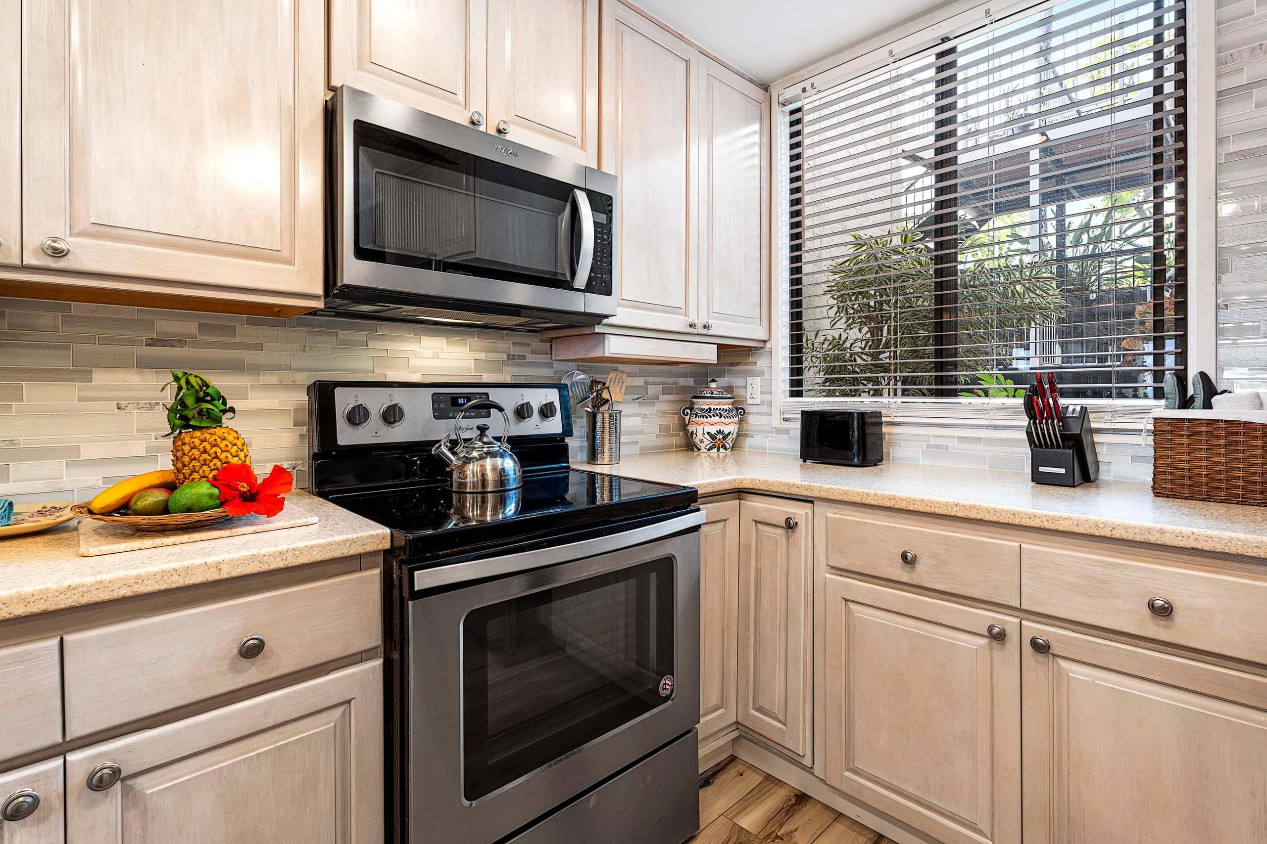 Condo in Kailua-Kona · ★4.89 · 2 bedrooms · 3 beds · 2 private baths - Image 12