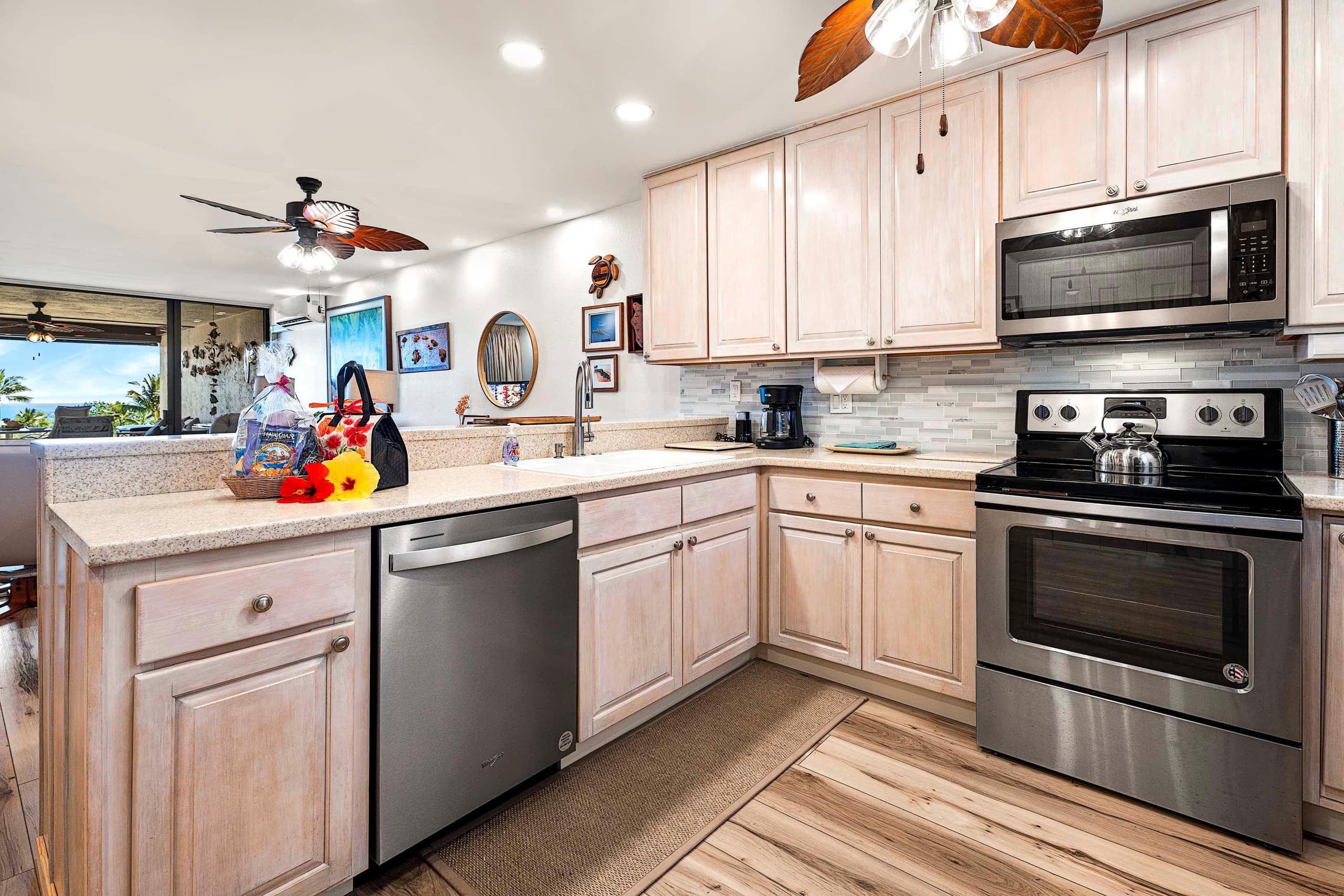 Condo in Kailua-Kona · ★4.89 · 2 bedrooms · 3 beds · 2 private baths - Image 11