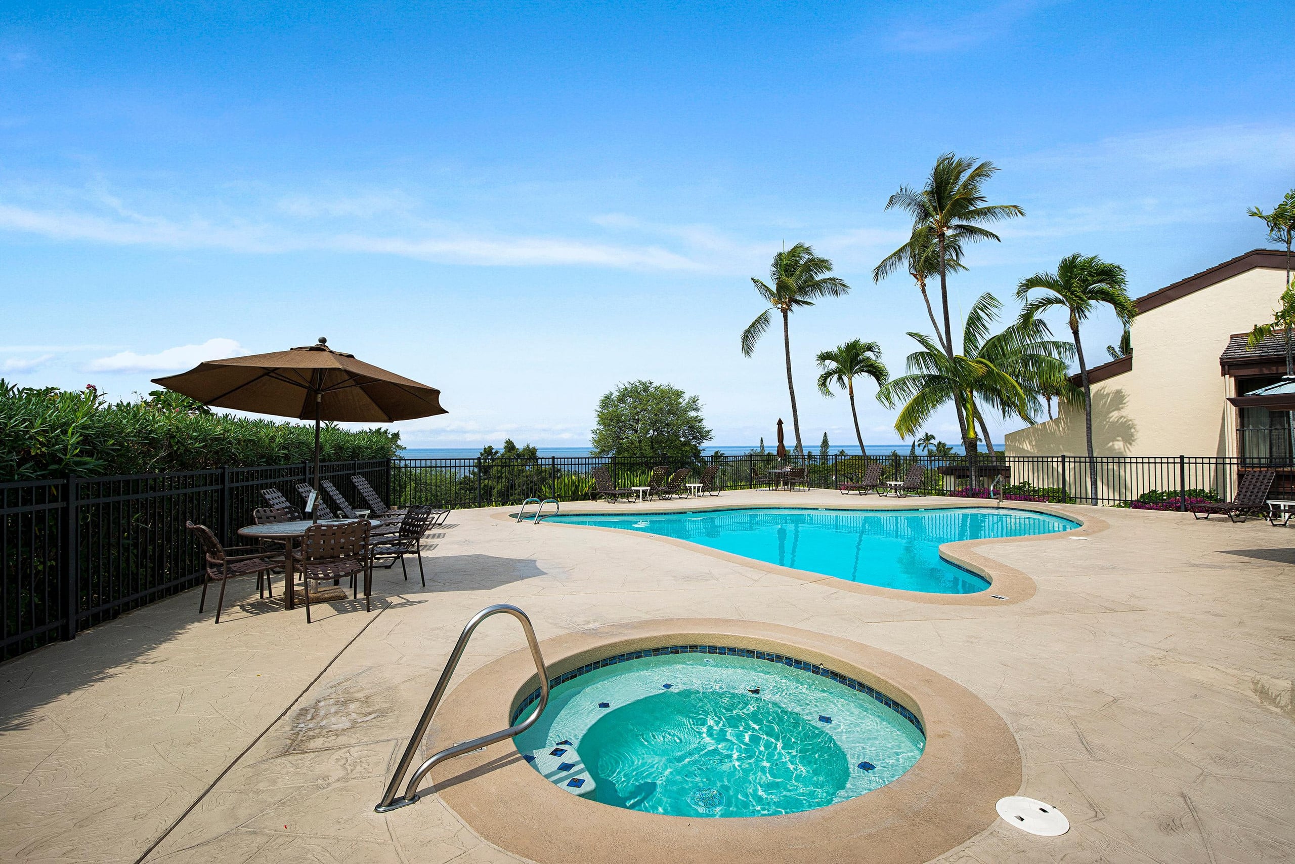 Condo in Kailua-Kona · ★4.89 · 2 bedrooms · 3 beds · 2 private baths - Image 38