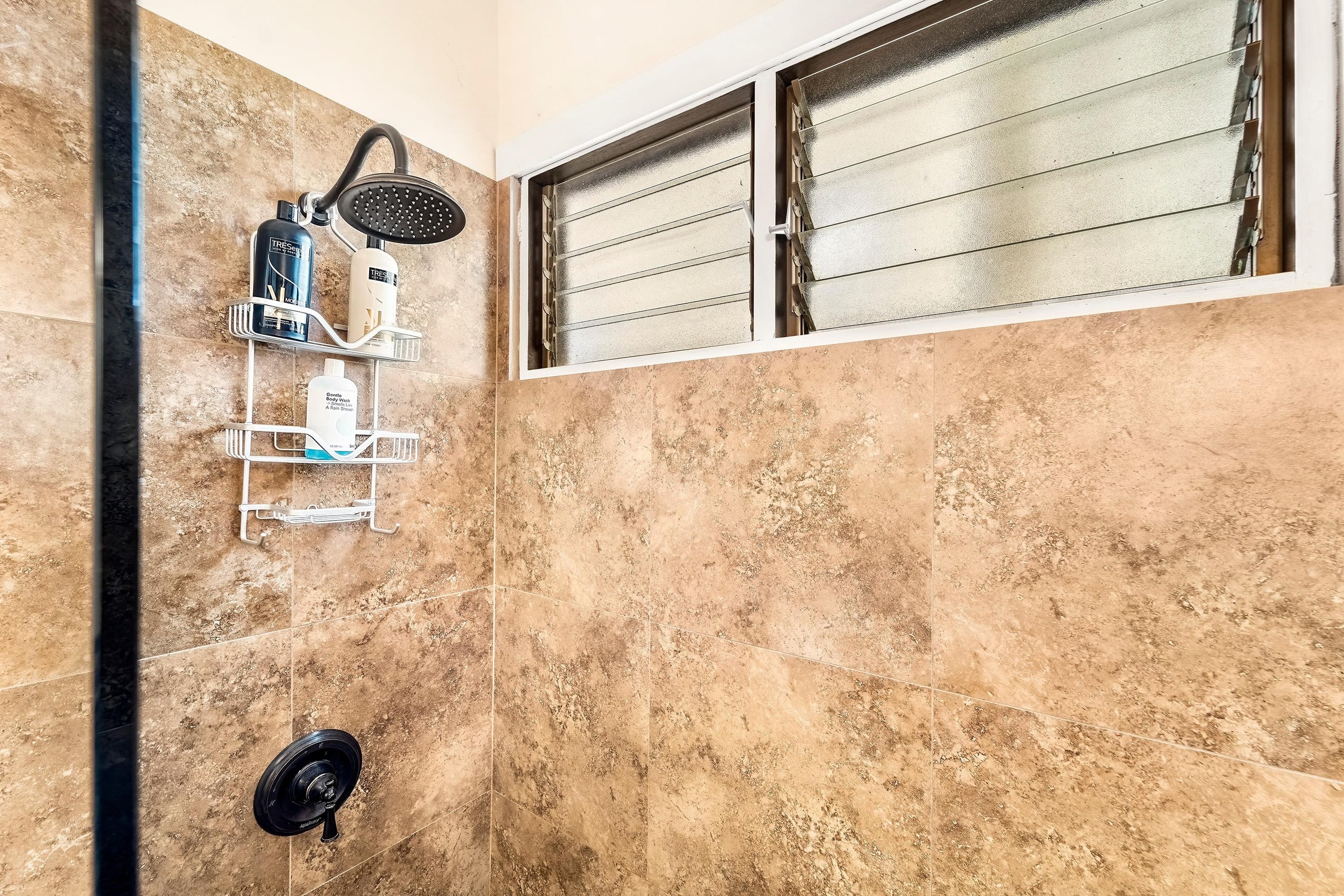 Home in Kailua-Kona · ★4.9 · 4 bedrooms · 6 beds · 3 private baths - Image 17