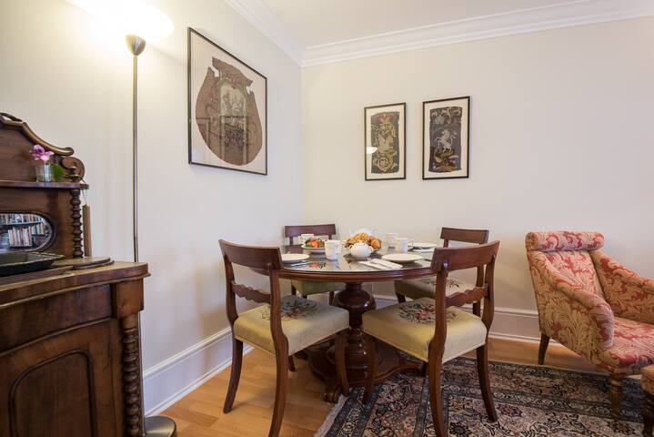 Classic 2 bed apartment in magnificent Mayfair gallery image 5