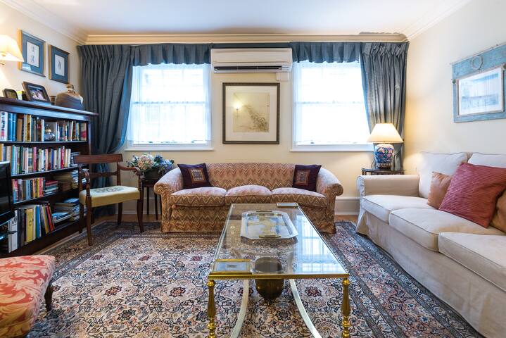 Classic 2 bed apartment in magnificent Mayfair gallery image 2