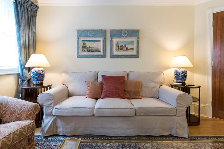 Classic 2 bed apartment in magnificent Mayfair gallery image 3