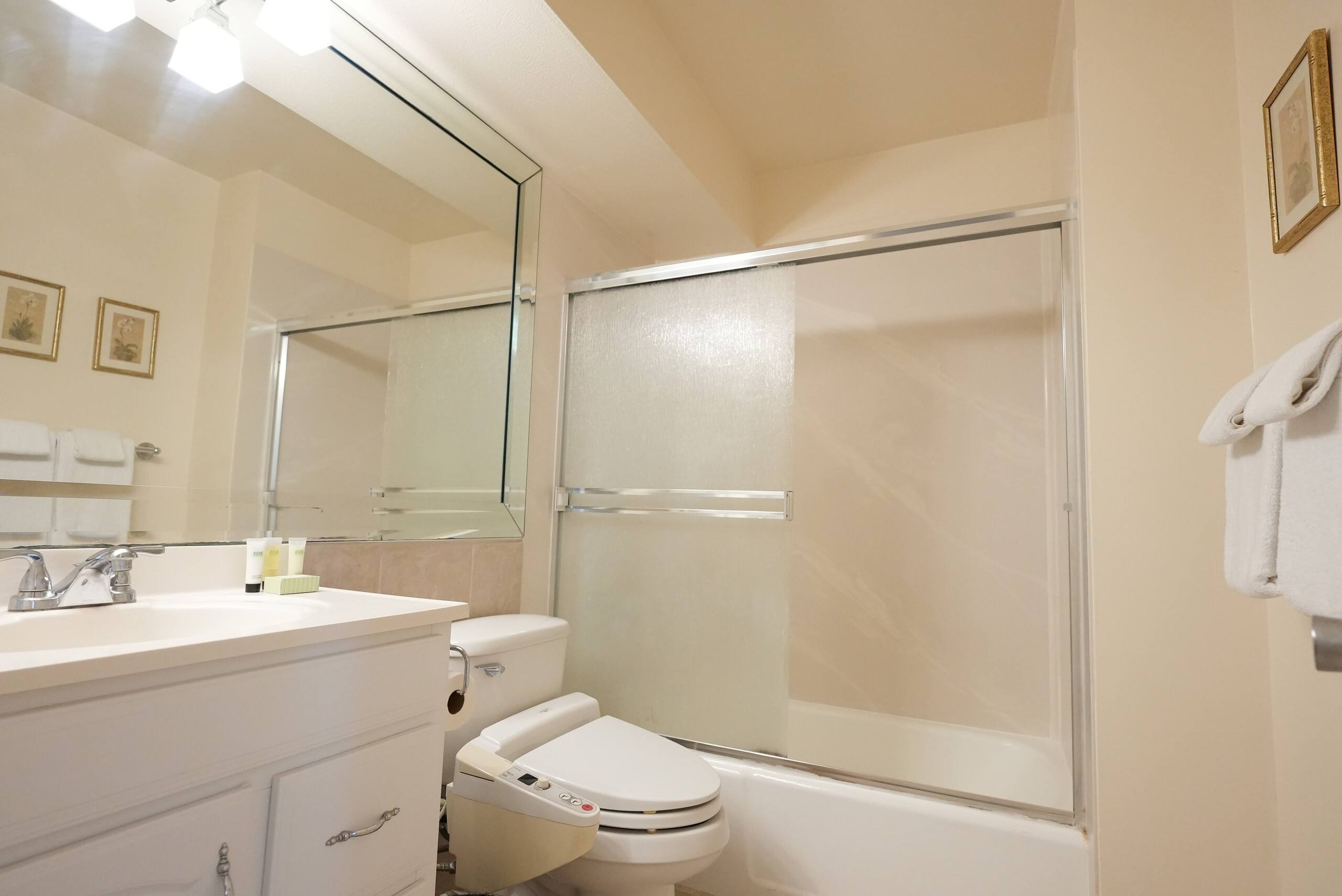 Condo in Honolulu · ★4.39 · 1 bedroom · 2 beds · 1 bath - Image 21
