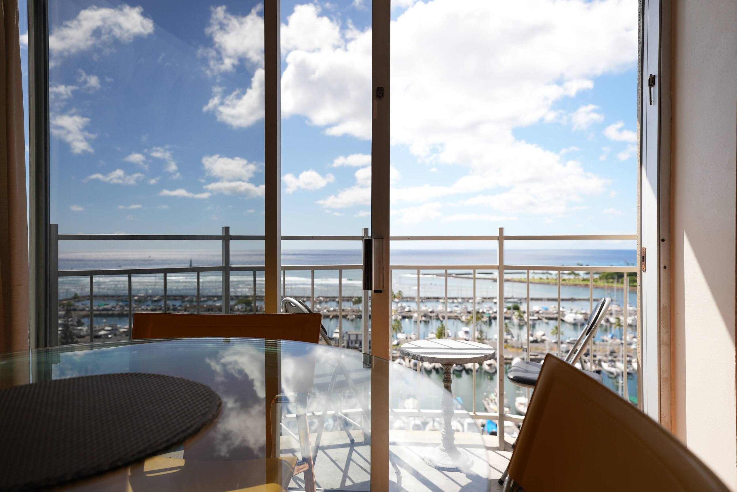Condo in Honolulu · ★4.39 · 1 bedroom · 2 beds · 1 bath - Image 24