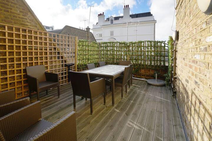 South Kensington Luxury 3 Bed Apartment – Terrace gallery image 4