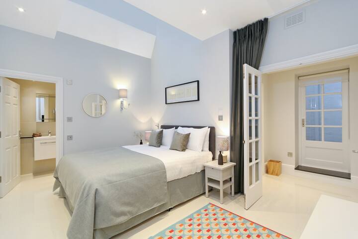 South Kensington 3 Bedroom Apartment Lower Ground gallery image 4