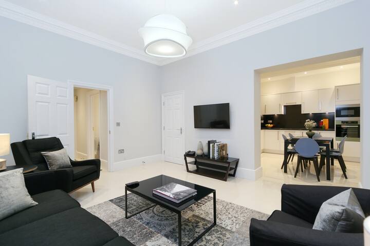 South Kensington 3 Bedroom Apartment Lower Ground gallery image 3