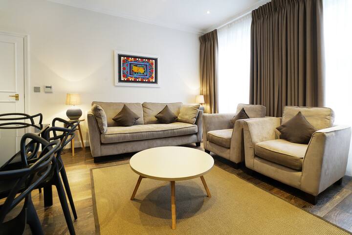 South Kensington Superior Two Bedroom Apartment gallery image 2
