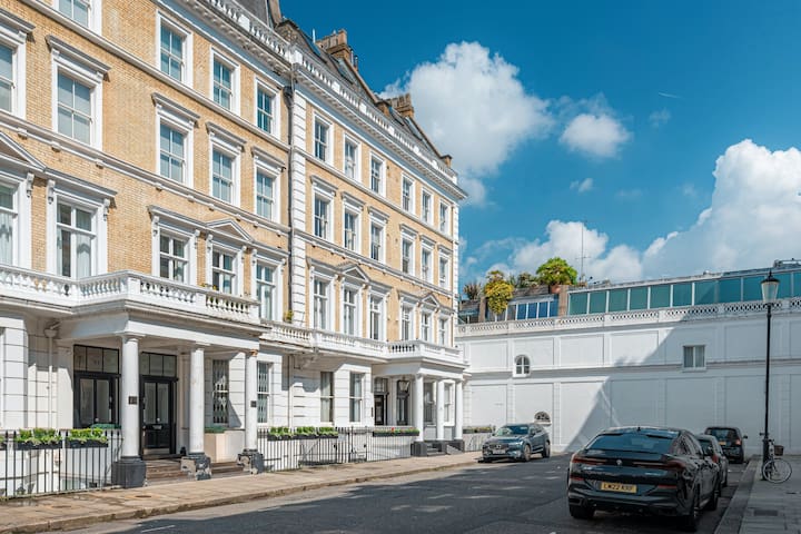 South Kensington Superior Two Bedroom Apartment