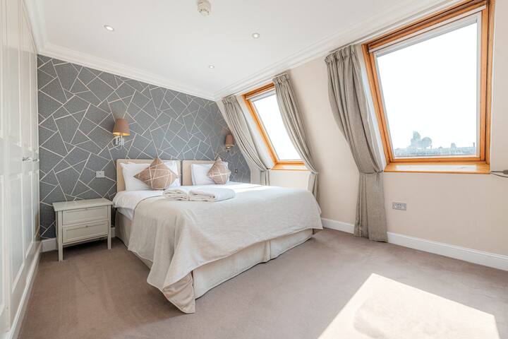 South Kensington Three Bedroom Penthouse gallery image 4