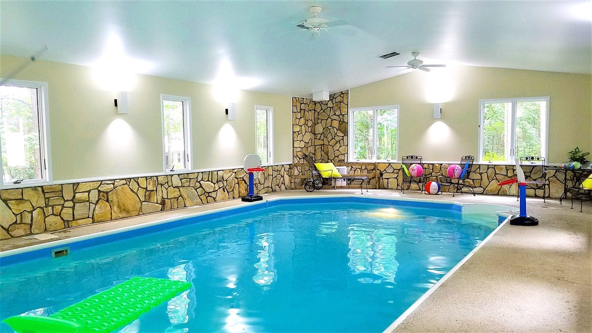 The Pool House on the Massanutten Mountain - Houses for Rent in  McGaheysville, Virginia, United States - Airbnb