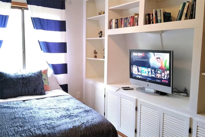 Full-size bed, upstairs