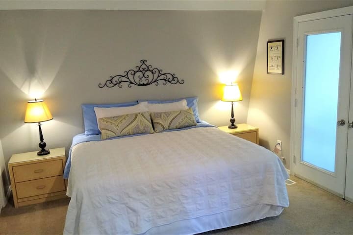 Master Bed, downstairs