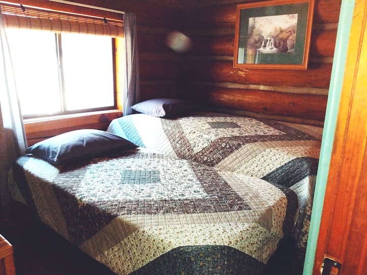 Habitación con ambas camas