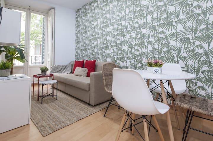 「一个角落，客厅的温暖与餐厅的多样性相得益彰，营造出舒适不拘一格的氛围。」