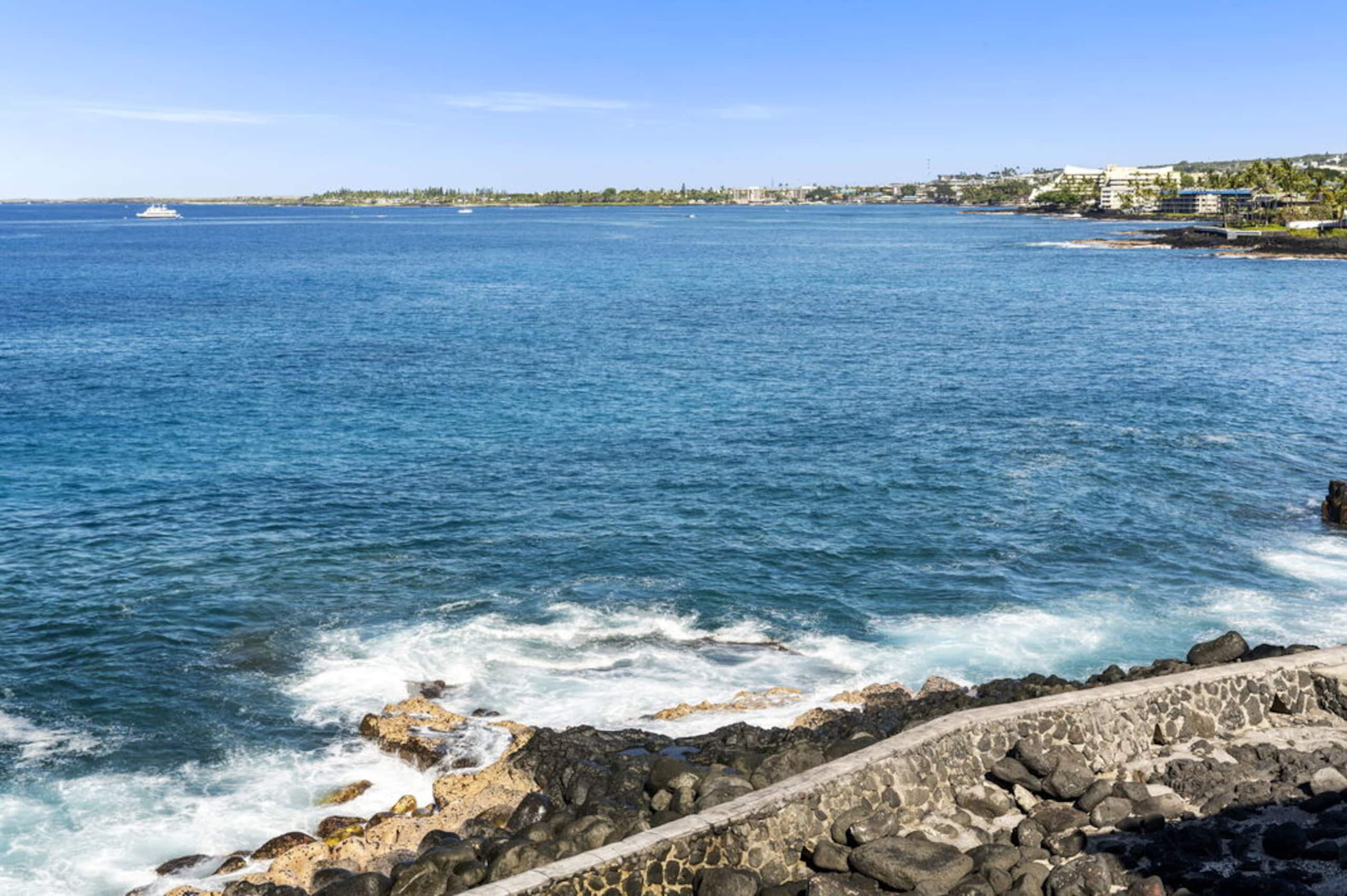 Condo in Kailua-Kona · ★4.33 · 2 bedrooms · 3 beds · 2 baths - Image 21