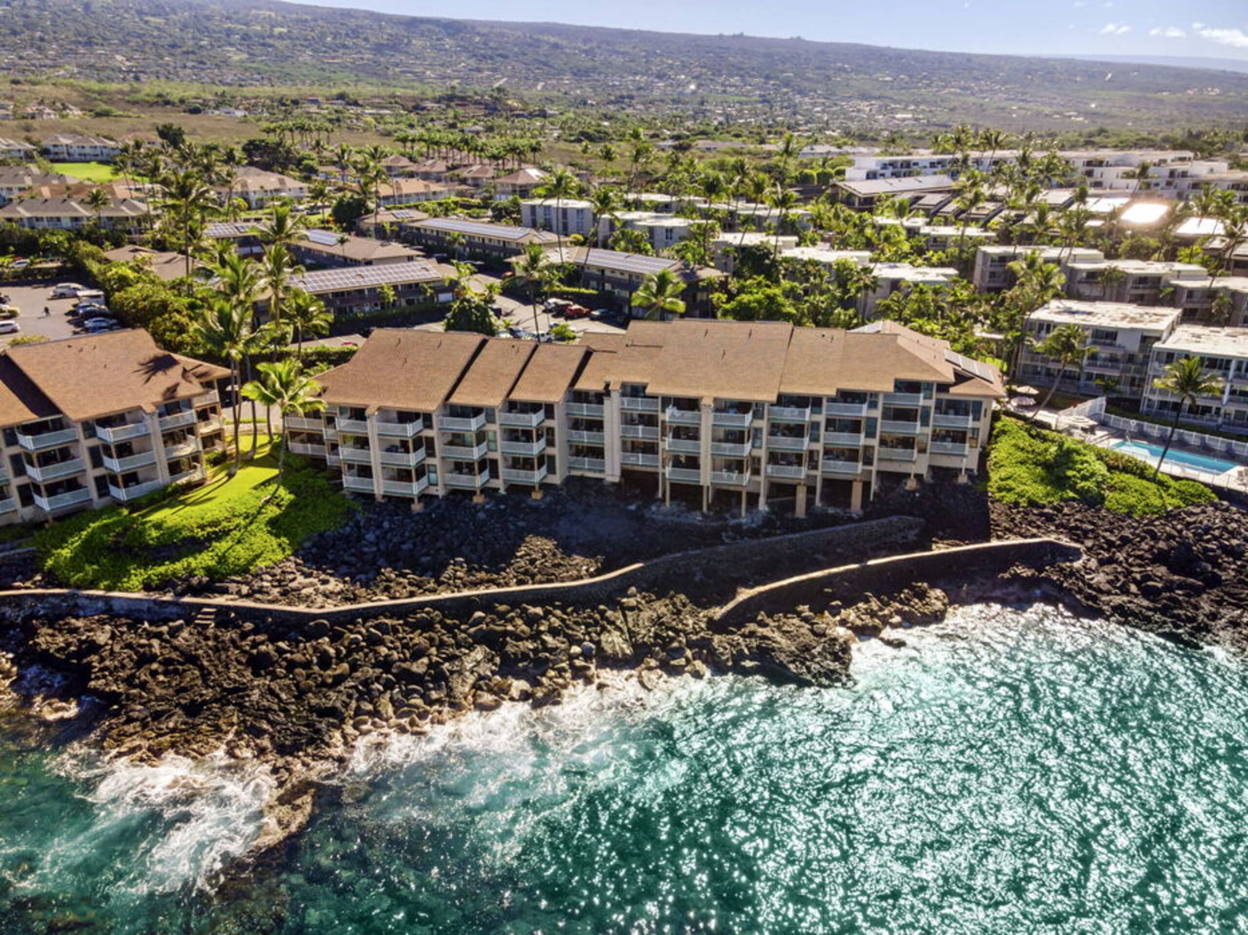 Condo in Kailua-Kona · ★4.33 · 2 bedrooms · 3 beds · 2 baths - Image 30