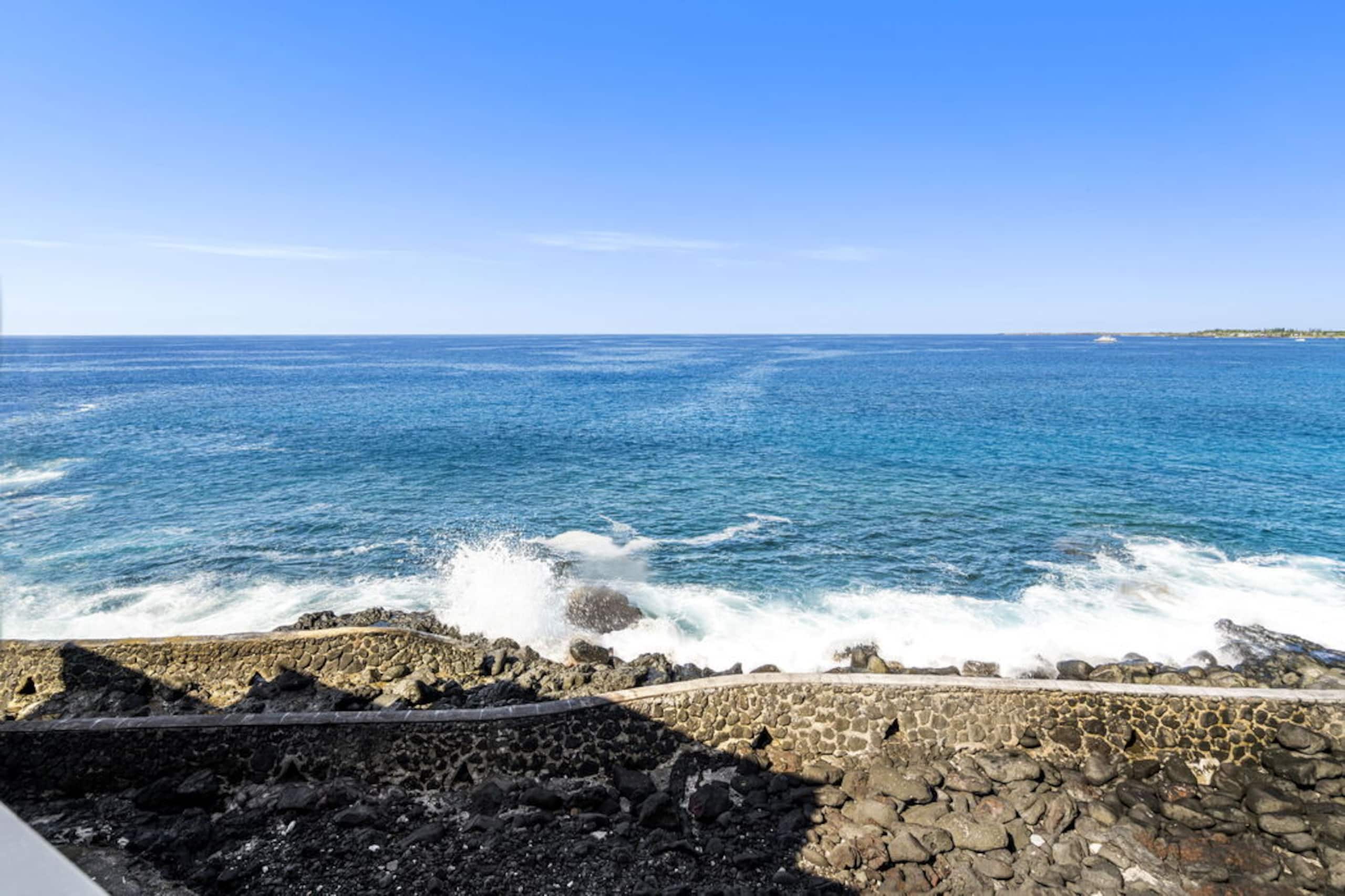Condo in Kailua-Kona · ★4.33 · 2 bedrooms · 3 beds · 2 baths - Image 25