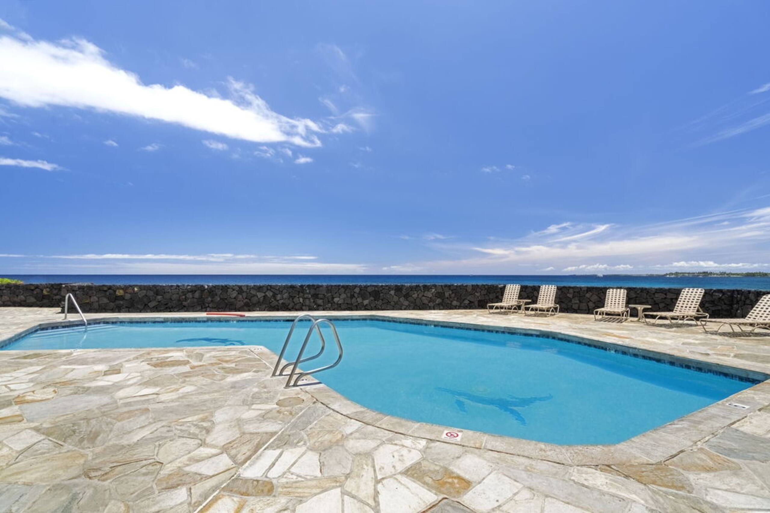 Condo in Kailua-Kona · ★4.33 · 2 bedrooms · 3 beds · 2 baths - Image 36