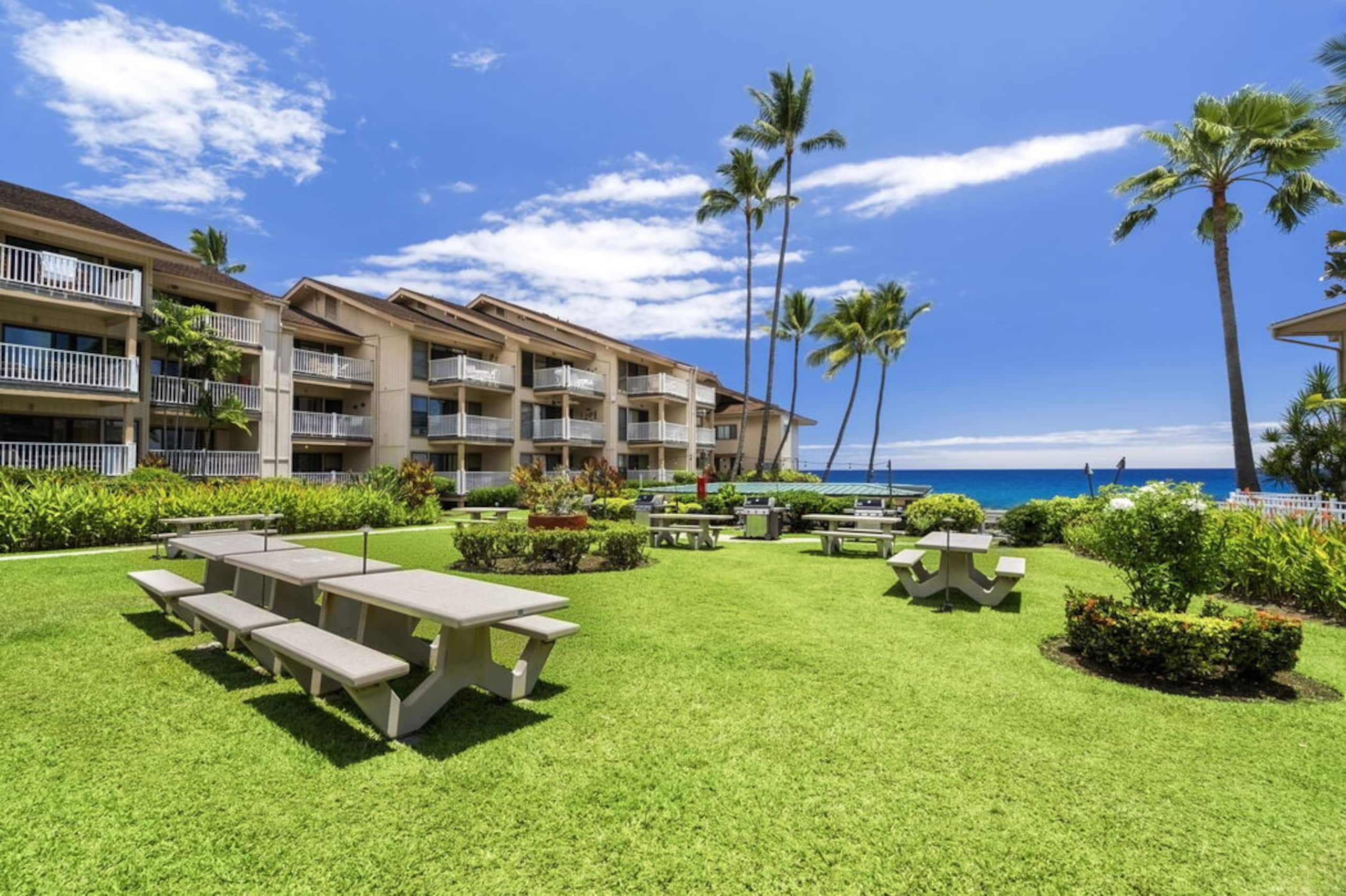 Condo in Kailua-Kona · ★4.33 · 2 bedrooms · 3 beds · 2 baths - Image 32