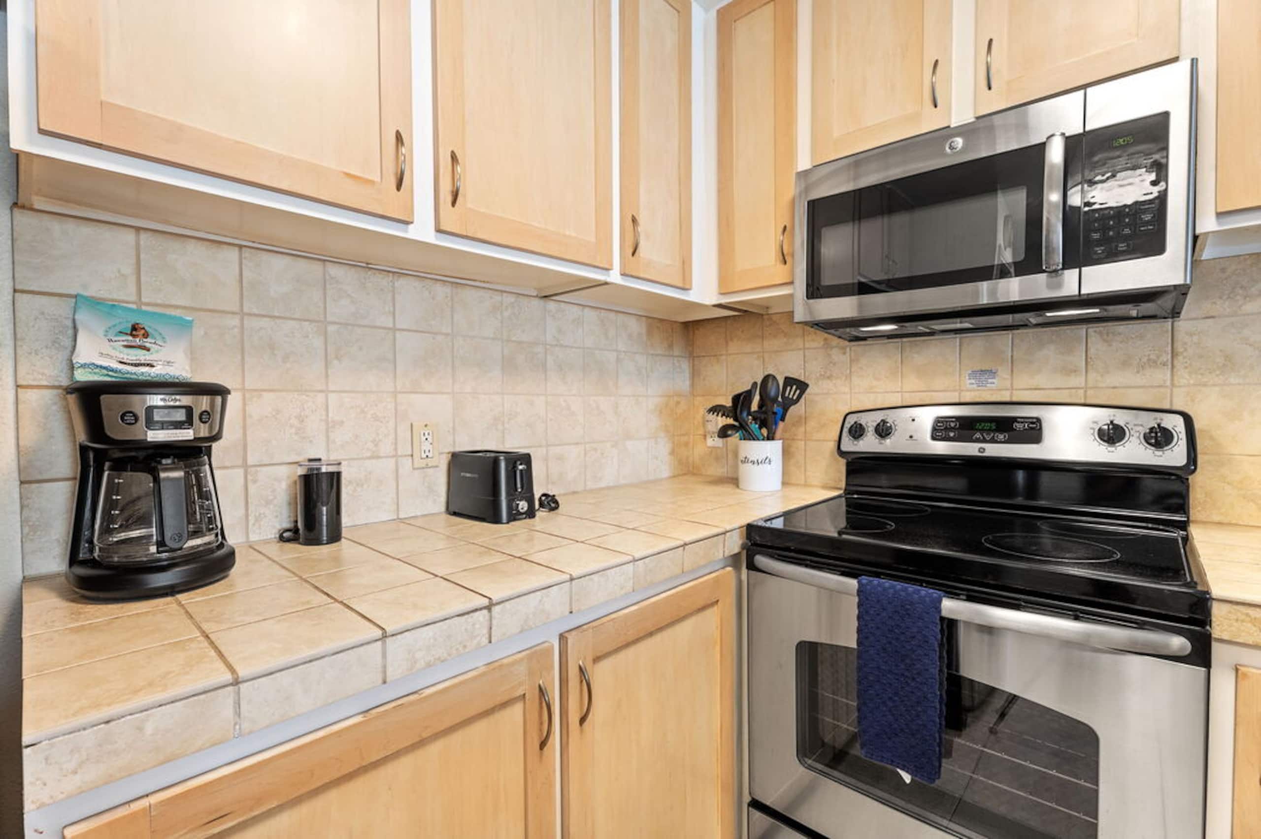 Condo in Kailua-Kona · ★4.33 · 2 bedrooms · 3 beds · 2 baths - Image 9