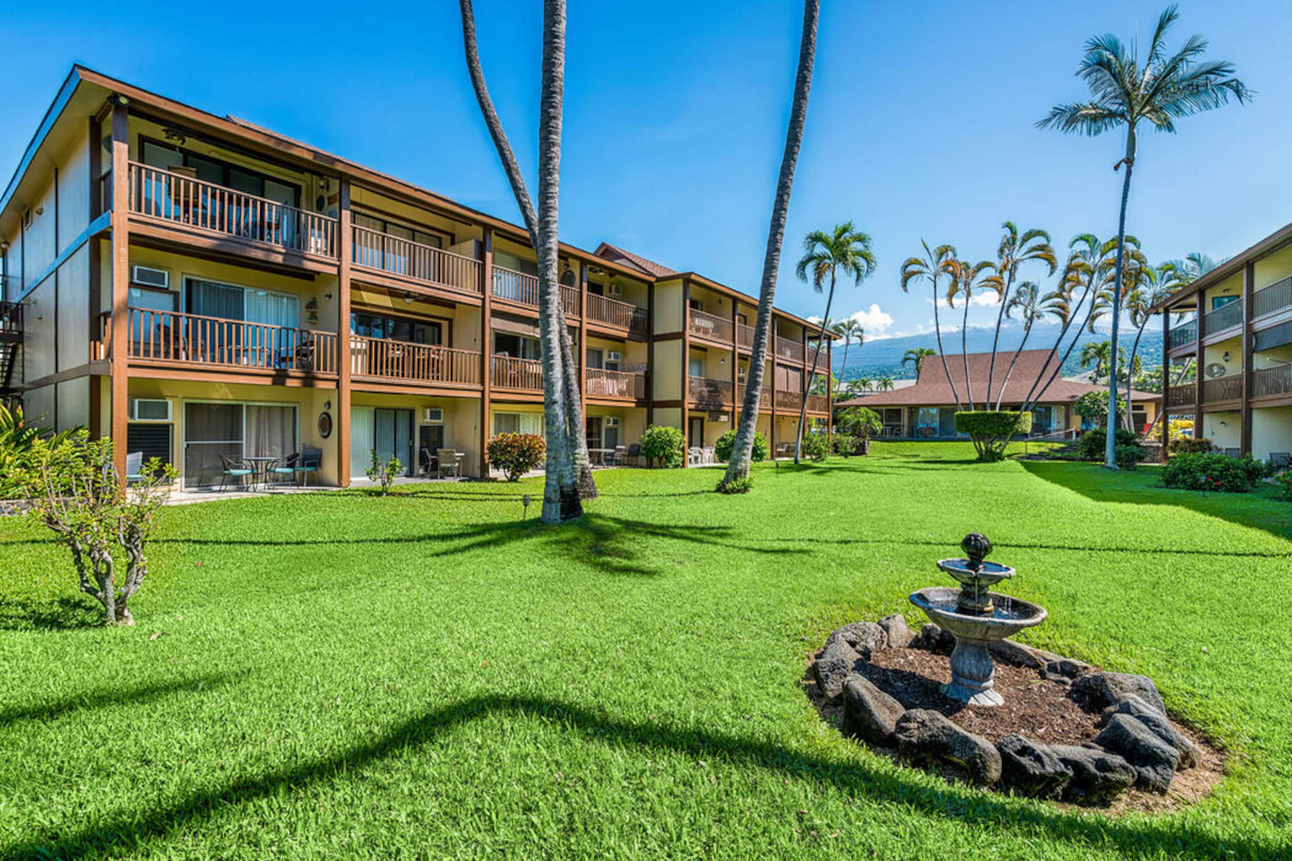 Condo in Kailua-Kona · ★4.71 · 1 bedroom · 2 beds · 1 private bath - Image 16