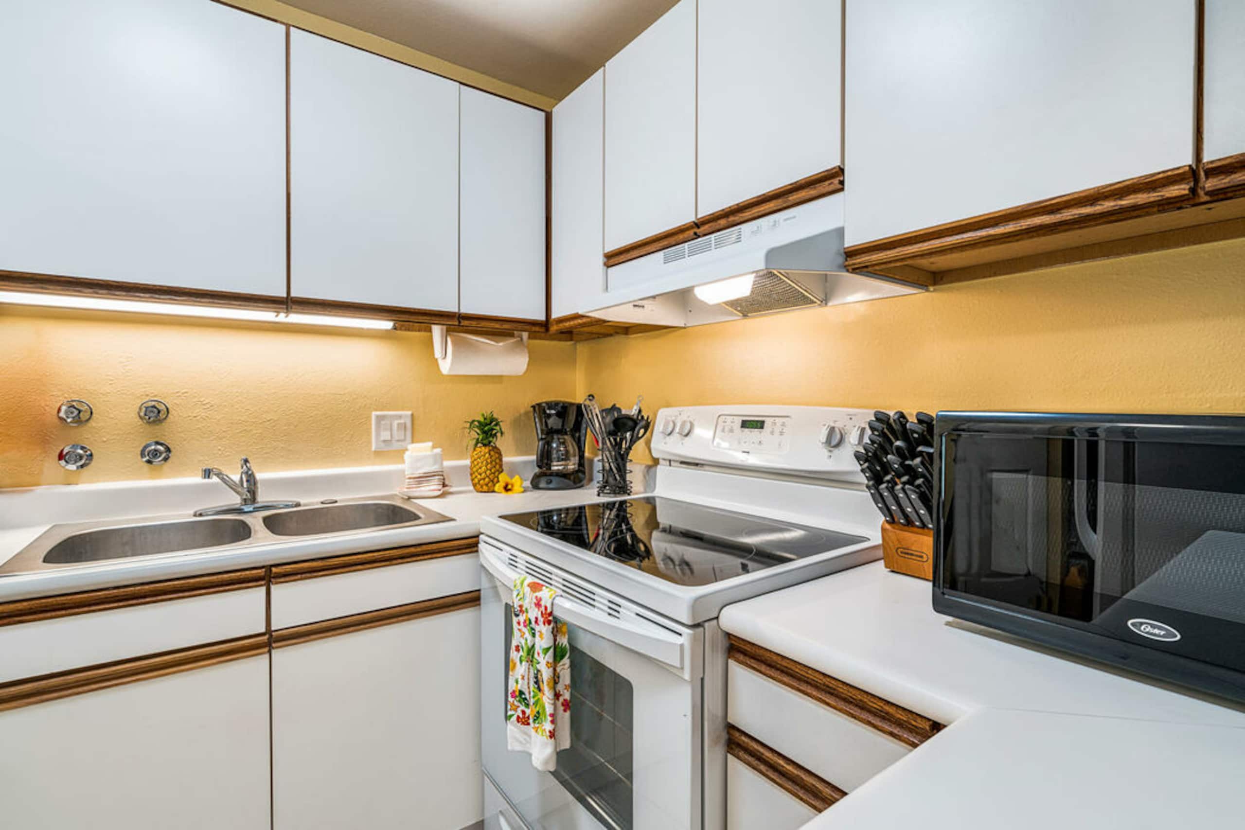 Condo in Kailua-Kona · ★4.71 · 1 bedroom · 2 beds · 1 private bath - Image 10
