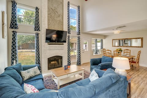 Dog-Friendly Live Oak Home: Hot Tub & Fenced Yard