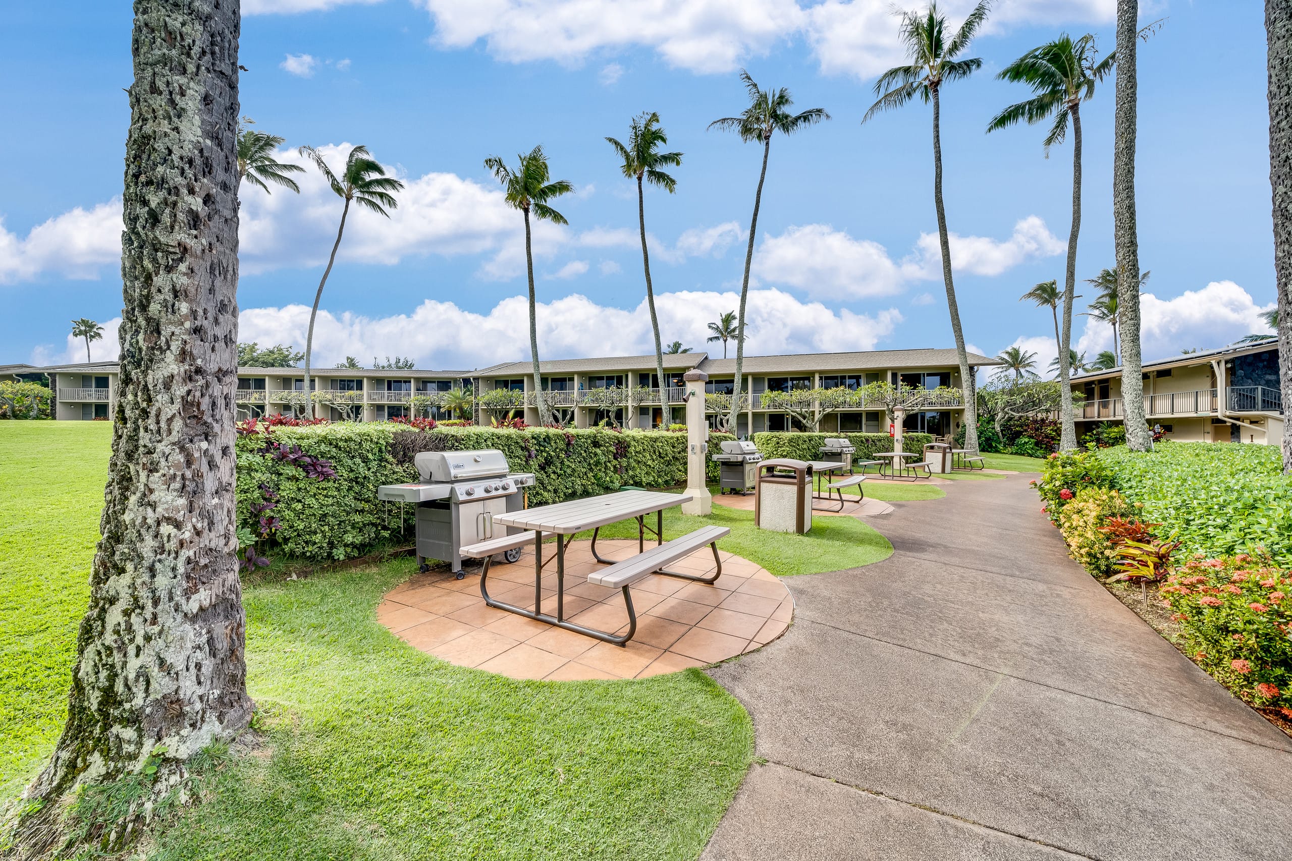 Condo in Lahaina · ★4.4 · 1 bedroom · 2 beds · 1 bath - Image 25