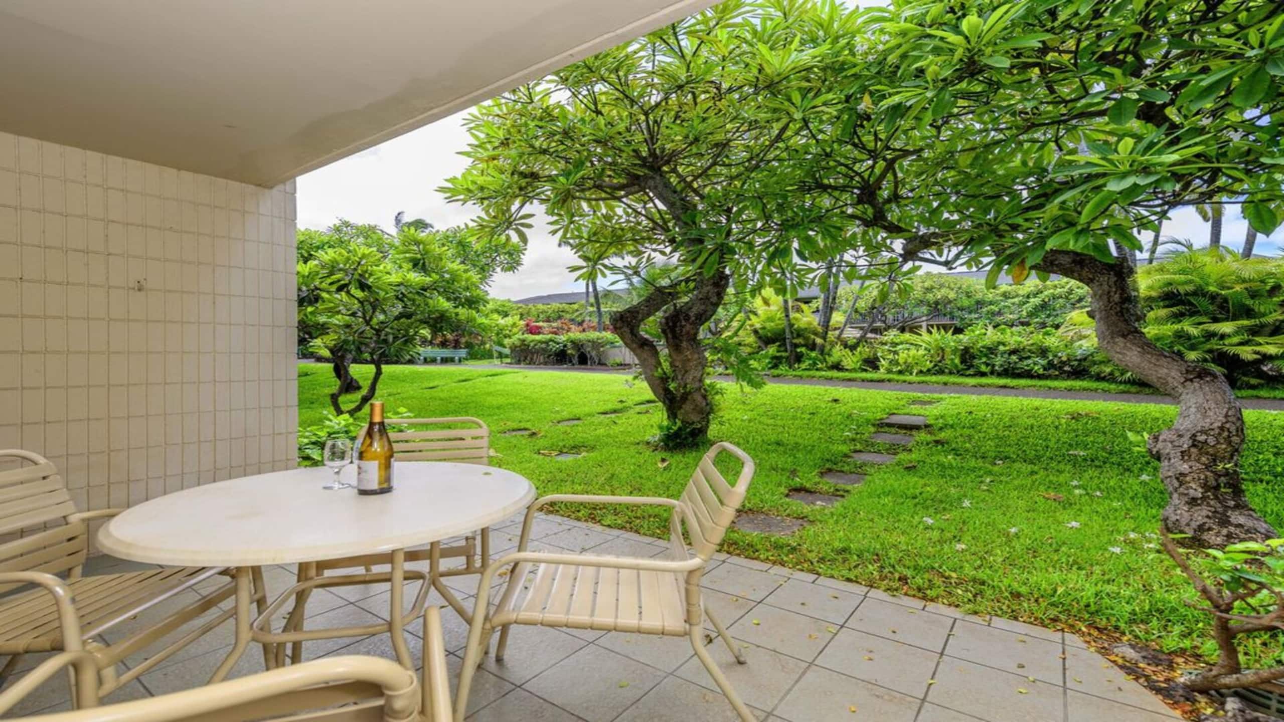 Condo in Lahaina · ★4.4 · 1 bedroom · 2 beds · 1 bath - Image 1