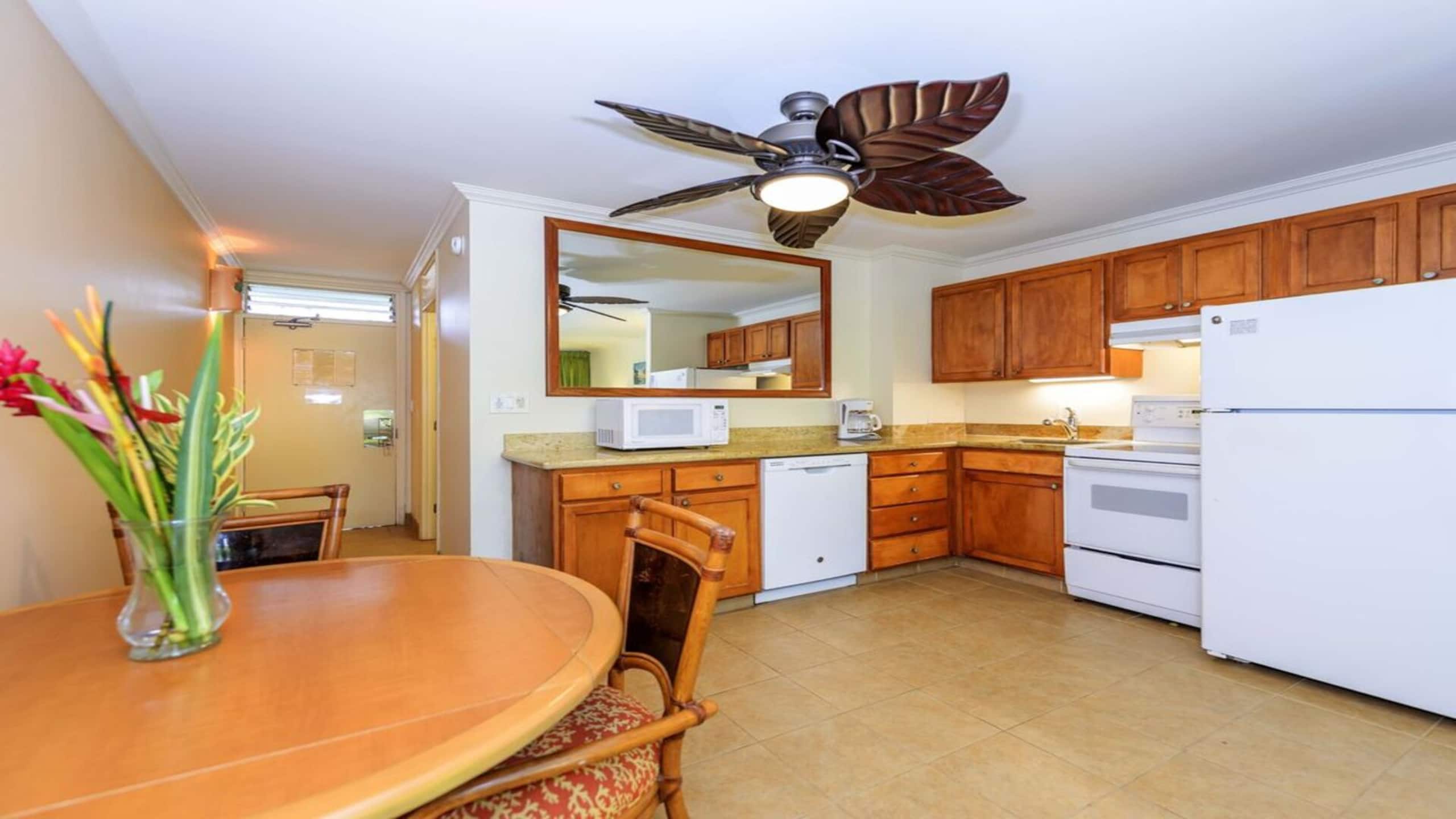 Condo in Lahaina · ★4.4 · 1 bedroom · 2 beds · 1 bath - Image 12